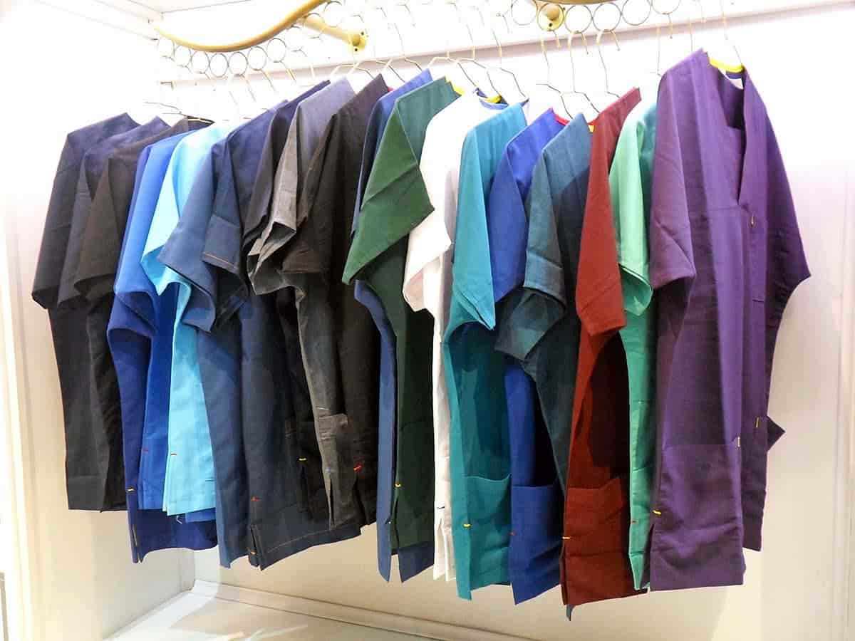 روپوش پزشکی رنگی با تنوع سایزبندی و رنگ بندی مناسب